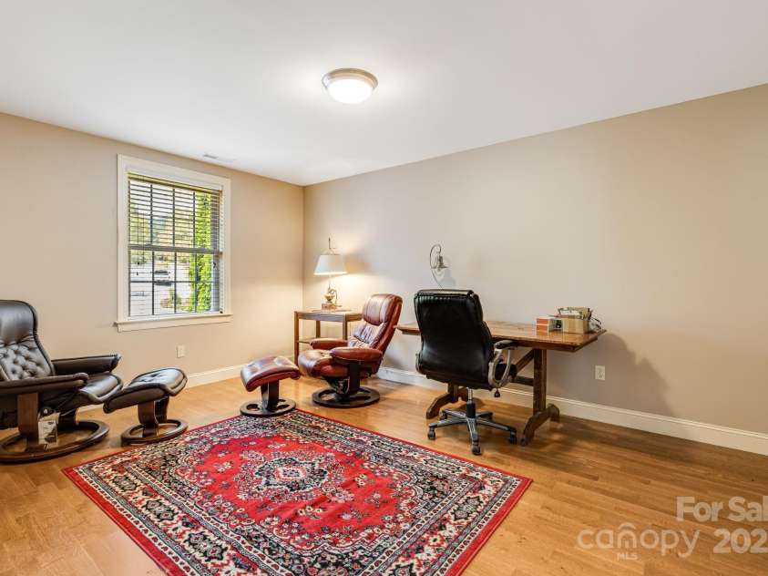 28 Trafalgar Circle, Asheville, NC 28805.  MLS# CAR4294578, YatesRealty ID 416. 