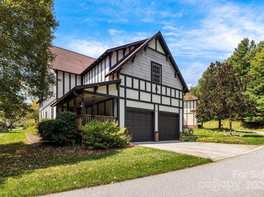28 Trafalgar Circle, Asheville, NC 28805.  MLS# CAR4294578, YatesRealty ID 416. 