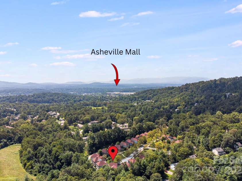 28 Trafalgar Circle, Asheville, NC 28805.  MLS# CAR4294578, YatesRealty ID 416. 