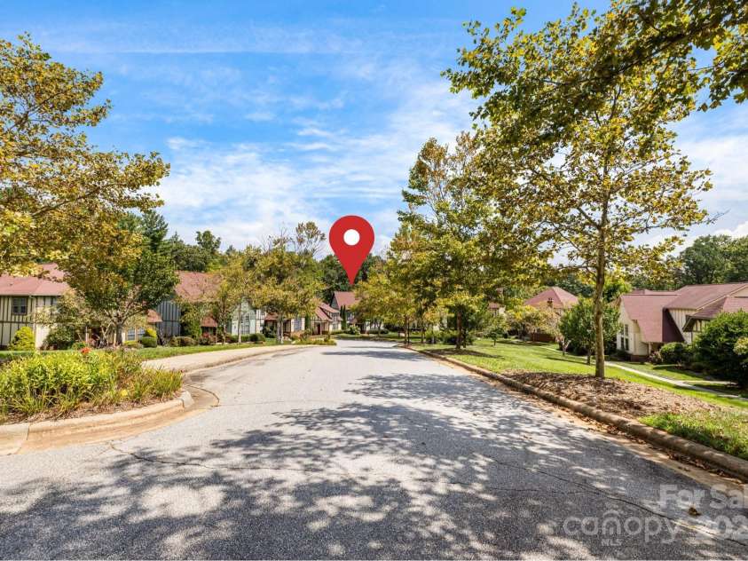 28 Trafalgar Circle, Asheville, NC 28805.  MLS# CAR4294578, YatesRealty ID 416. 