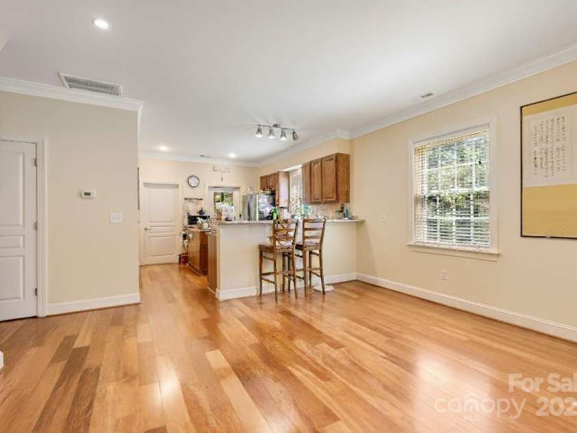 28 Trafalgar Circle, Asheville, NC 28805.  MLS# CAR4294578, YatesRealty ID 416. 