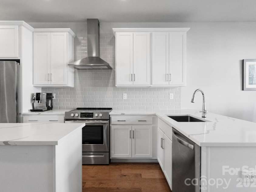 2310 Elizabeth Mill Place, Charlotte, NC 28208.  MLS# CAR4340084, YatesRealty ID 4160. 