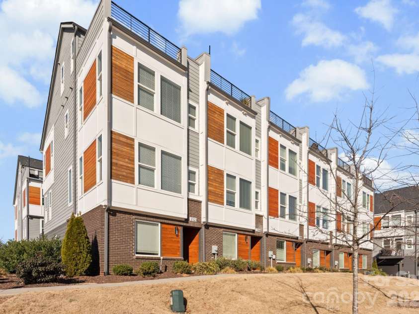 2310 Elizabeth Mill Place, Charlotte, NC 28208.  MLS# CAR4340084, YatesRealty ID 4160. 