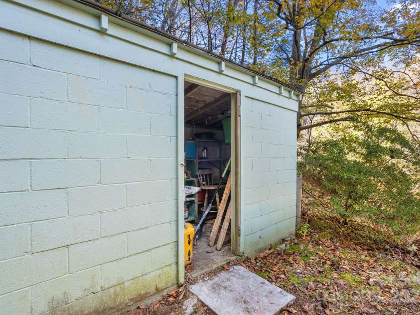 456 Rector Corner Road, Marshall, NC 28753.  MLS# CAR4319873, YatesRealty ID 4160. 