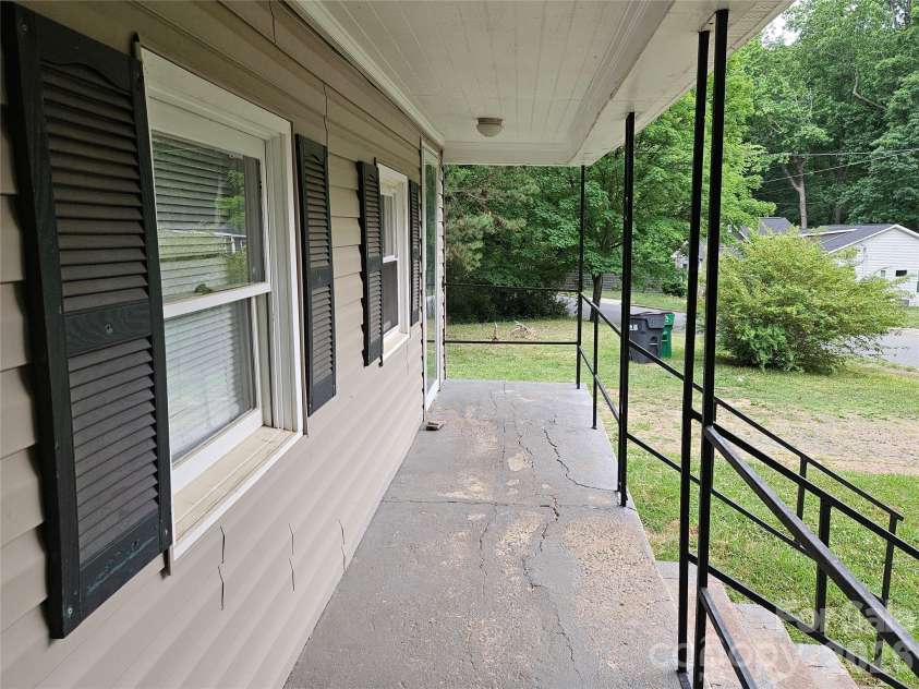 3010 Capitol Drive, Charlotte, NC 28208.  MLS# CAR4409690, YatesRealty ID 41604. 