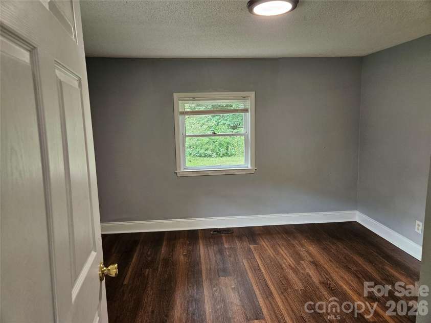 3010 Capitol Drive, Charlotte, NC 28208.  MLS# CAR4409690, YatesRealty ID 41604. 