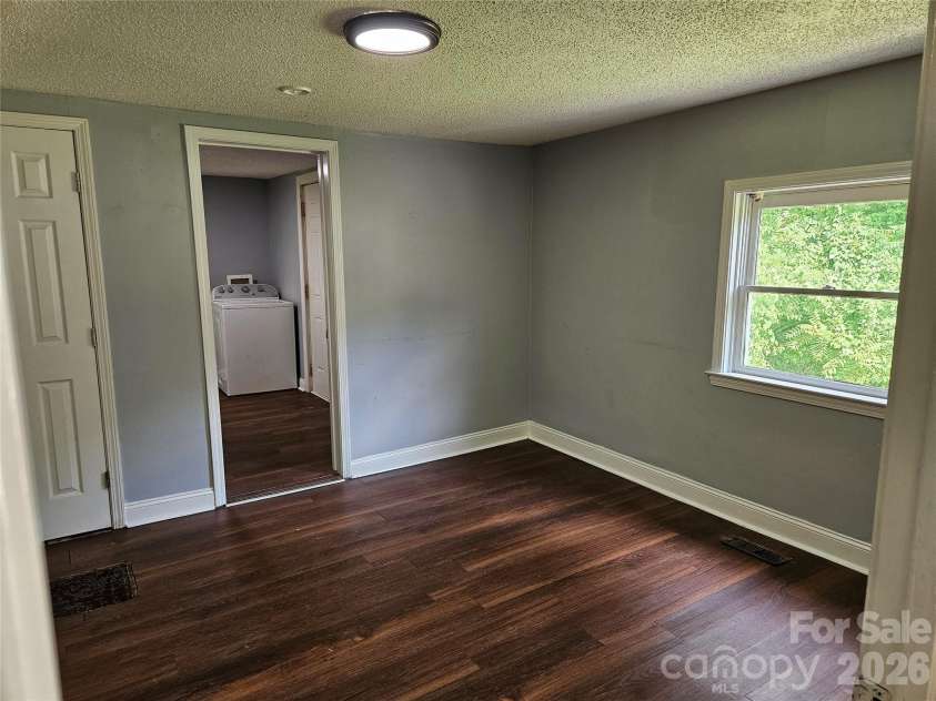 3010 Capitol Drive, Charlotte, NC 28208.  MLS# CAR4409690, YatesRealty ID 41604. 