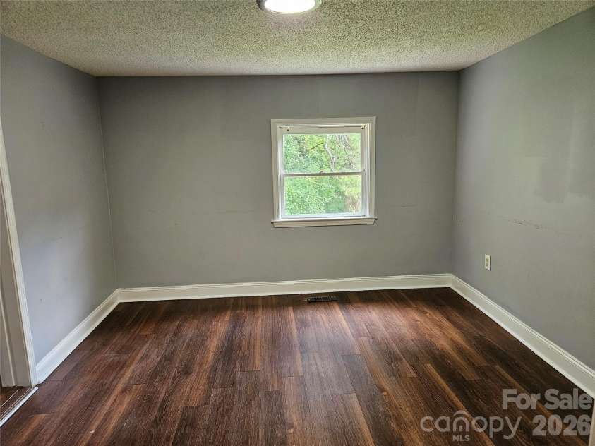3010 Capitol Drive, Charlotte, NC 28208.  MLS# CAR4409690, YatesRealty ID 41604. 