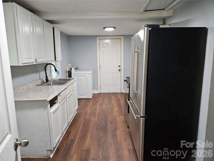 3010 Capitol Drive, Charlotte, NC 28208.  MLS# CAR4409690, YatesRealty ID 41604. 