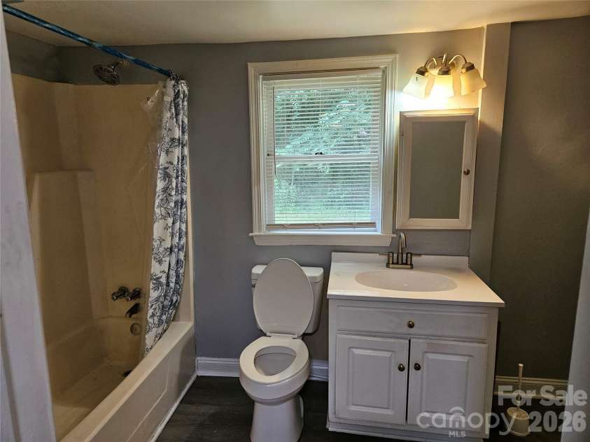 3010 Capitol Drive, Charlotte, NC 28208.  MLS# CAR4409690, YatesRealty ID 41604. 