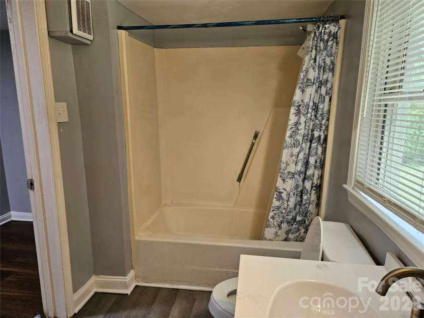3010 Capitol Drive, Charlotte, NC 28208.  MLS# CAR4409690, YatesRealty ID 41604. 