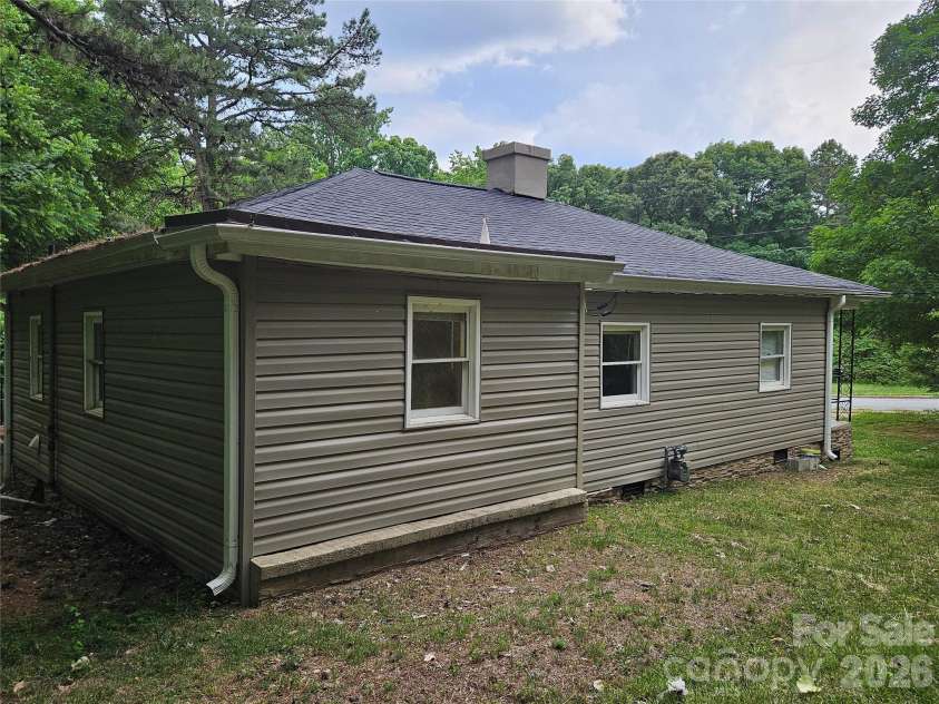 3010 Capitol Drive, Charlotte, NC 28208.  MLS# CAR4409690, YatesRealty ID 41604. 