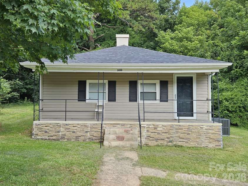 3010 Capitol Drive, Charlotte, NC 28208.  MLS# CAR4409690, YatesRealty ID 41604. 