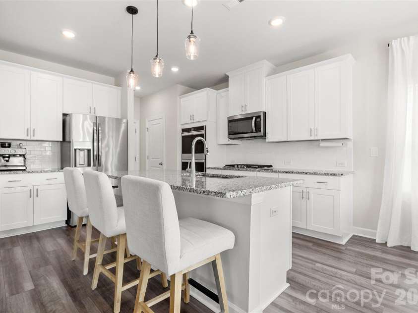 555 Palmarosa Street, Fort Mill, SC 29715.  MLS# CAR4409409, YatesRealty ID 41606. Kitchen