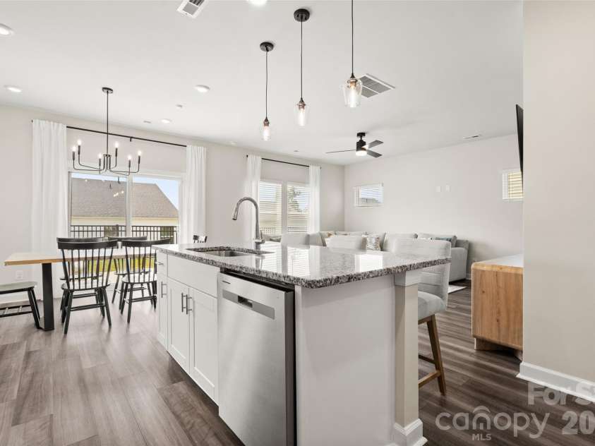 555 Palmarosa Street, Fort Mill, SC 29715.  MLS# CAR4409409, YatesRealty ID 41606. Kitchen