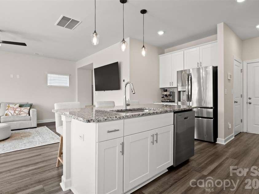 555 Palmarosa Street, Fort Mill, SC 29715.  MLS# CAR4409409, YatesRealty ID 41606. Kitchen