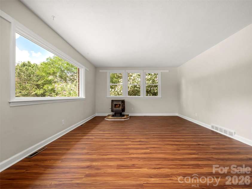 917 Blue Ridge Road, East Flat Rock, NC 28726.  MLS# CAR4402253, YatesRealty ID 41608. 