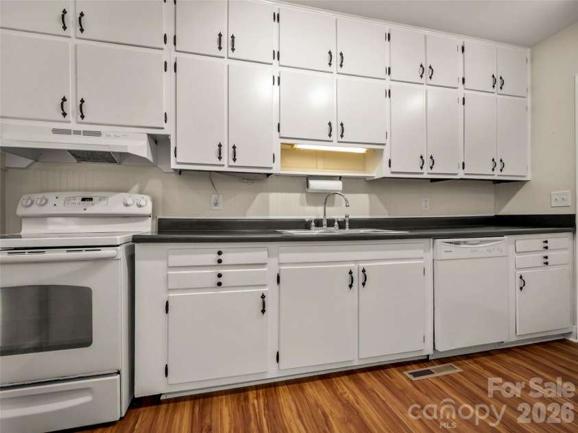 917 Blue Ridge Road, East Flat Rock, NC 28726.  MLS# CAR4402253, YatesRealty ID 41608. 