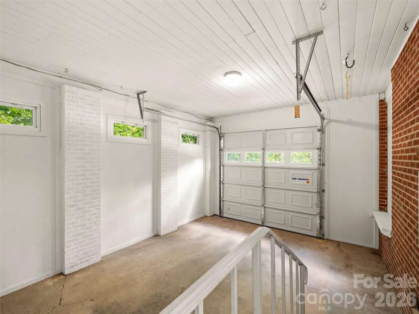 917 Blue Ridge Road, East Flat Rock, NC 28726.  MLS# CAR4402253, YatesRealty ID 41608. 