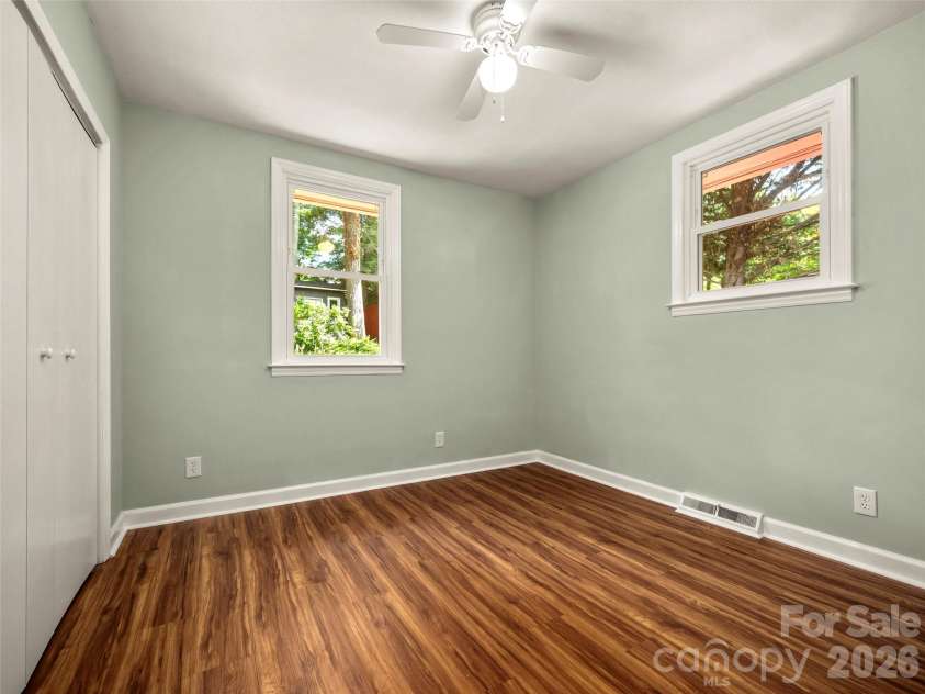 917 Blue Ridge Road, East Flat Rock, NC 28726.  MLS# CAR4402253, YatesRealty ID 41608. 