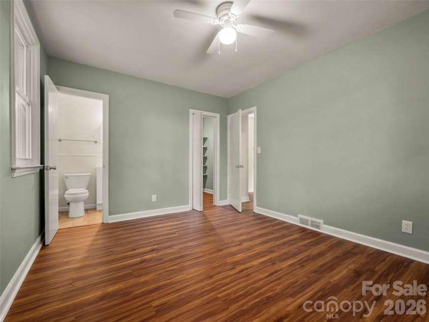 917 Blue Ridge Road, East Flat Rock, NC 28726.  MLS# CAR4402253, YatesRealty ID 41608. 