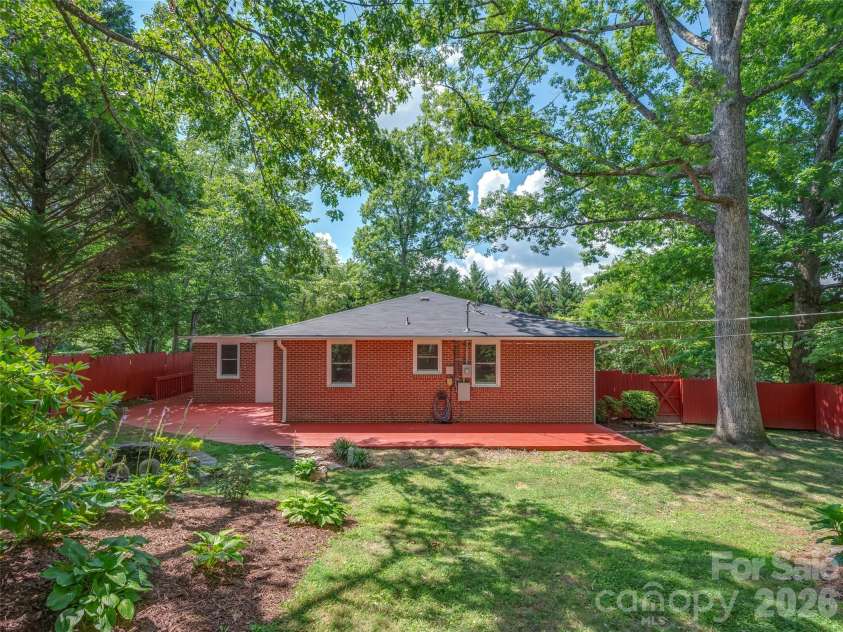917 Blue Ridge Road, East Flat Rock, NC 28726.  MLS# CAR4402253, YatesRealty ID 41608. 