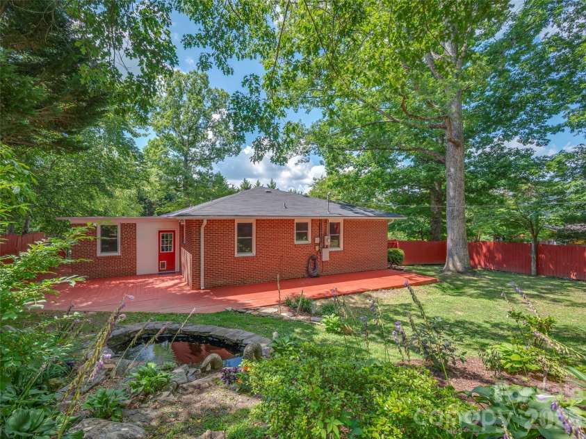 917 Blue Ridge Road, East Flat Rock, NC 28726.  MLS# CAR4402253, YatesRealty ID 41608. 
