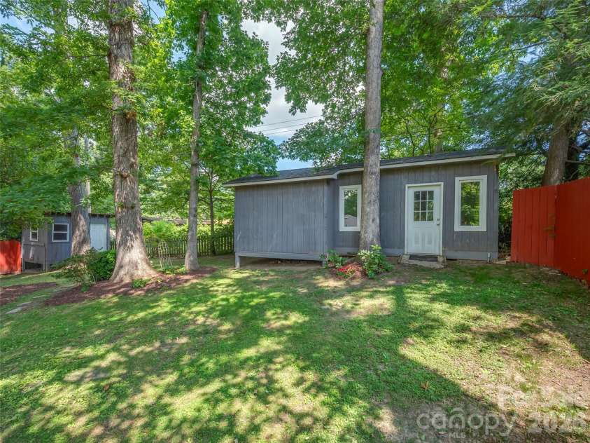917 Blue Ridge Road, East Flat Rock, NC 28726.  MLS# CAR4402253, YatesRealty ID 41608. 