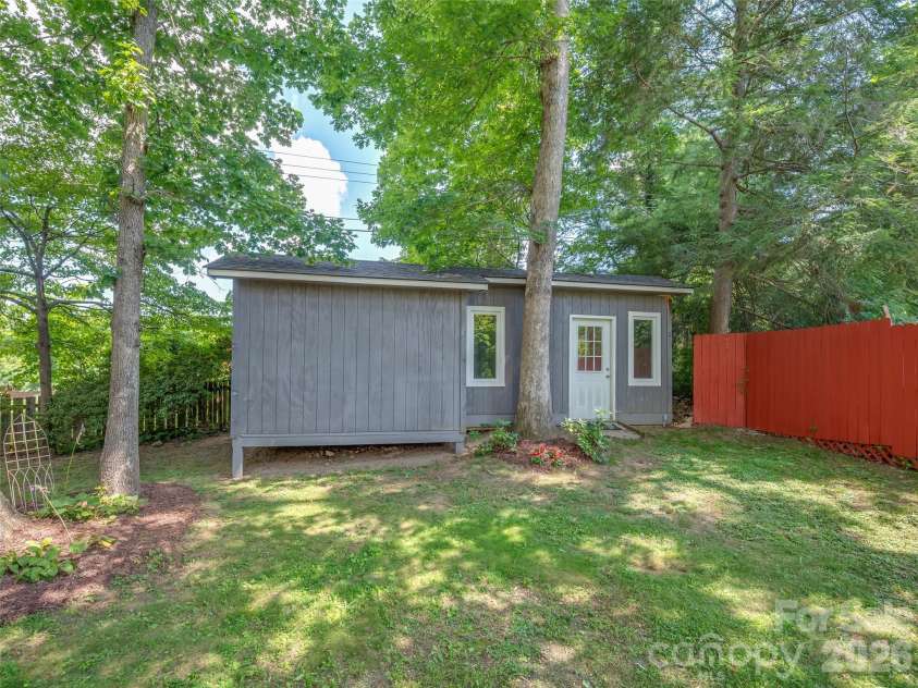 917 Blue Ridge Road, East Flat Rock, NC 28726.  MLS# CAR4402253, YatesRealty ID 41608. 