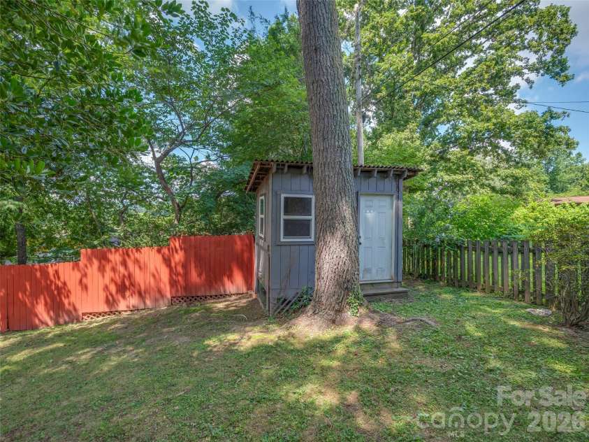 917 Blue Ridge Road, East Flat Rock, NC 28726.  MLS# CAR4402253, YatesRealty ID 41608. 