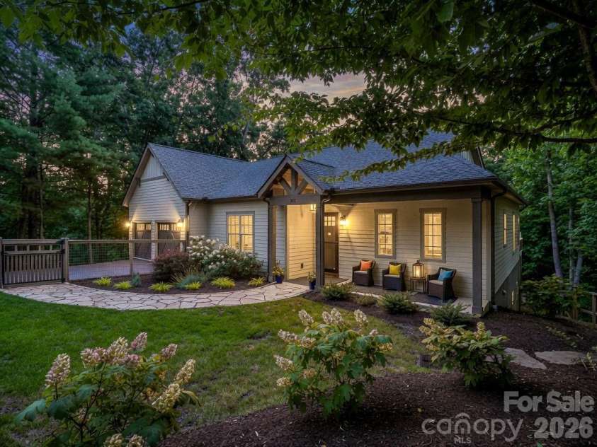 122 Cisco Road, Asheville, NC 28805.  MLS# CAR4400594, YatesRealty ID 41609. 