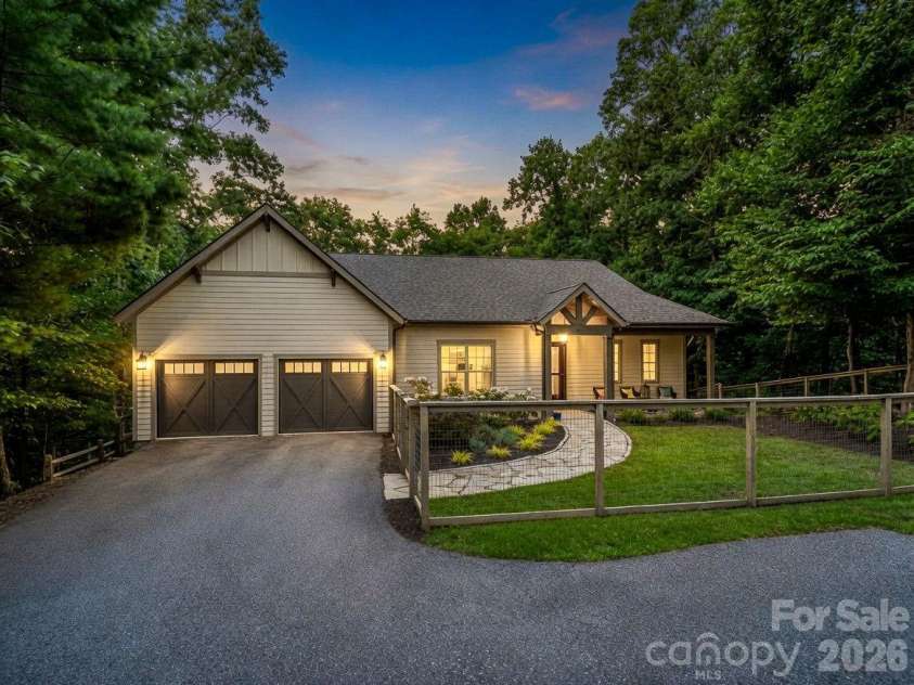 122 Cisco Road, Asheville, NC 28805.  MLS# CAR4400594, YatesRealty ID 41609. 