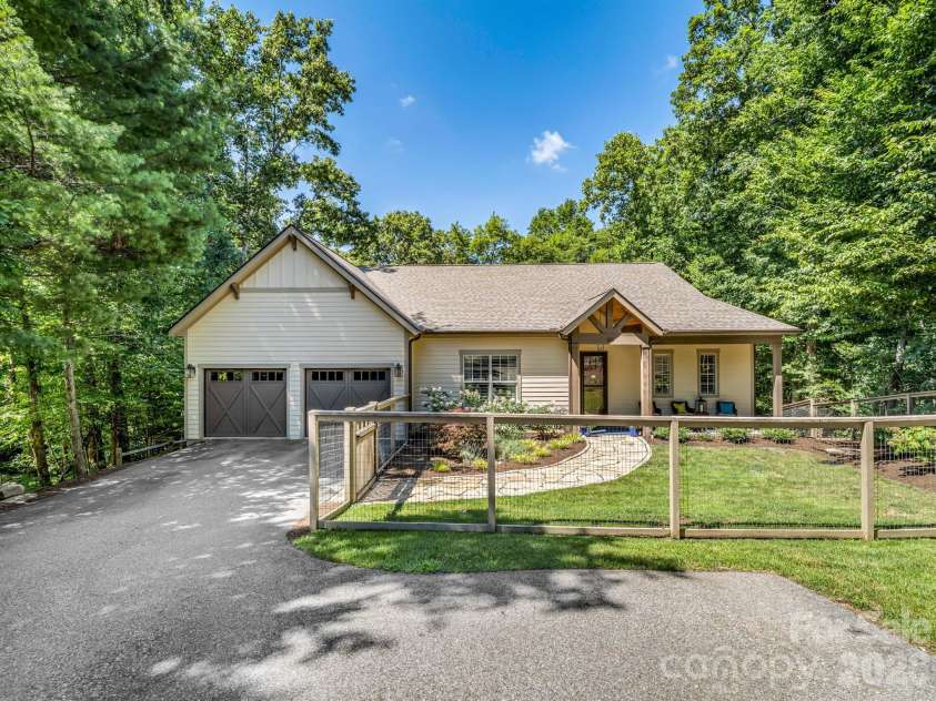 122 Cisco Road, Asheville, NC 28805.  MLS# CAR4400594, YatesRealty ID 41609. 