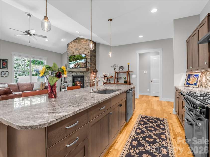 122 Cisco Road, Asheville, NC 28805.  MLS# CAR4400594, YatesRealty ID 41609. 