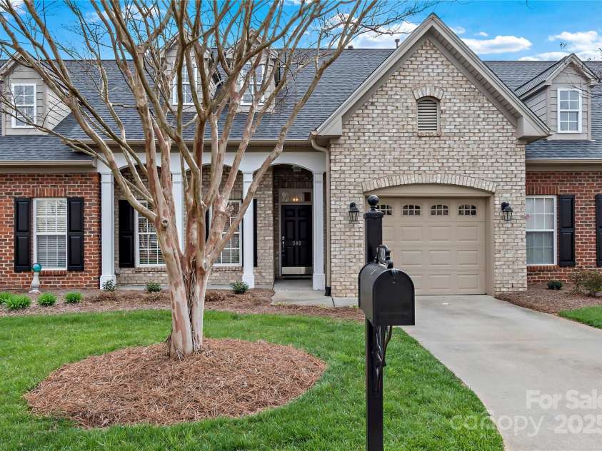 302 Pelican Lane, Clemmons, NC 27012.  MLS# CAR4240695, YatesRealty ID 4161. 