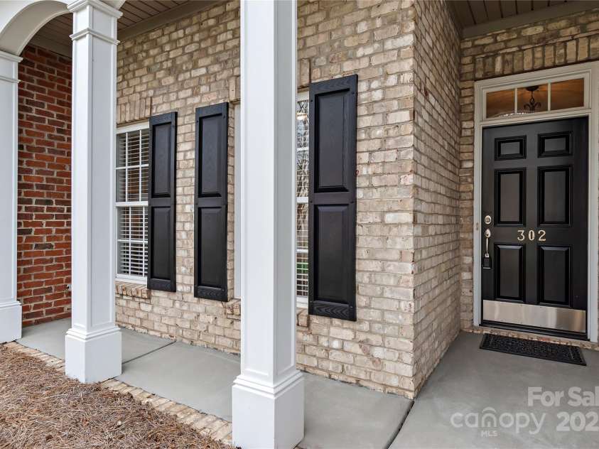 302 Pelican Lane, Clemmons, NC 27012.  MLS# CAR4240695, YatesRealty ID 4161. 