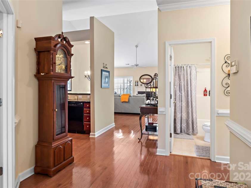 302 Pelican Lane, Clemmons, NC 27012.  MLS# CAR4240695, YatesRealty ID 4161. 