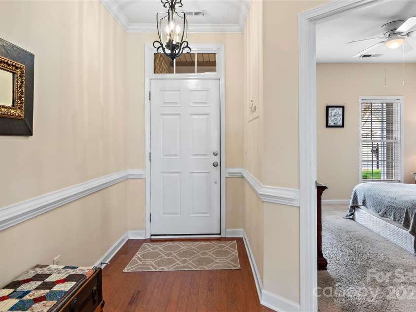 302 Pelican Lane, Clemmons, NC 27012.  MLS# CAR4240695, YatesRealty ID 4161. 
