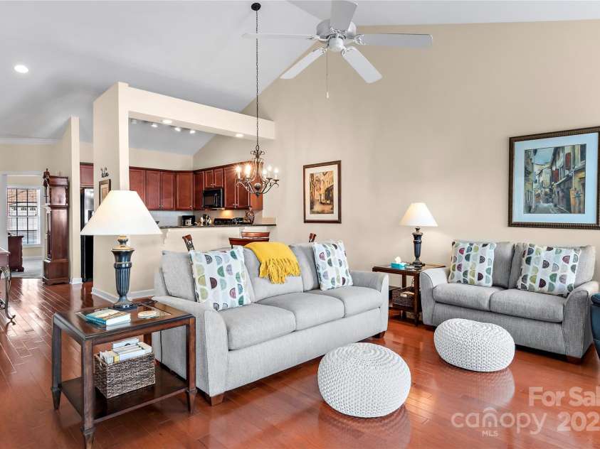 302 Pelican Lane, Clemmons, NC 27012.  MLS# CAR4240695, YatesRealty ID 4161. 