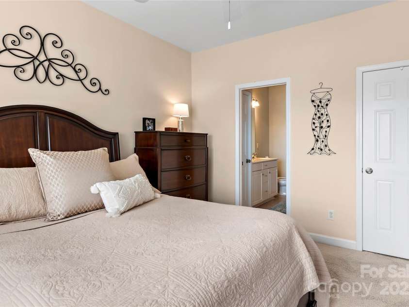 302 Pelican Lane, Clemmons, NC 27012.  MLS# CAR4240695, YatesRealty ID 4161. 