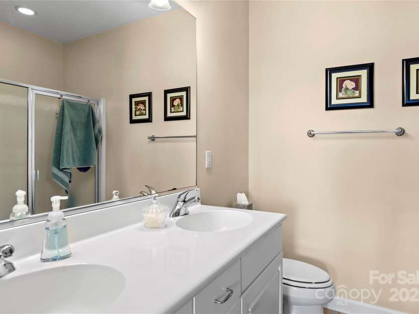 302 Pelican Lane, Clemmons, NC 27012.  MLS# CAR4240695, YatesRealty ID 4161. 
