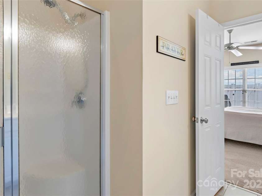 302 Pelican Lane, Clemmons, NC 27012.  MLS# CAR4240695, YatesRealty ID 4161. 