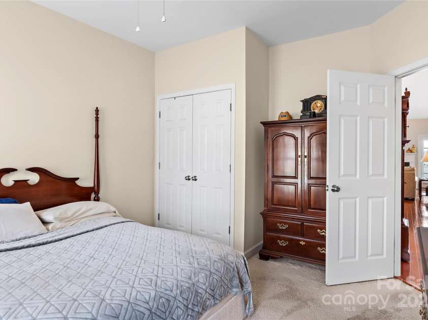 302 Pelican Lane, Clemmons, NC 27012.  MLS# CAR4240695, YatesRealty ID 4161. 
