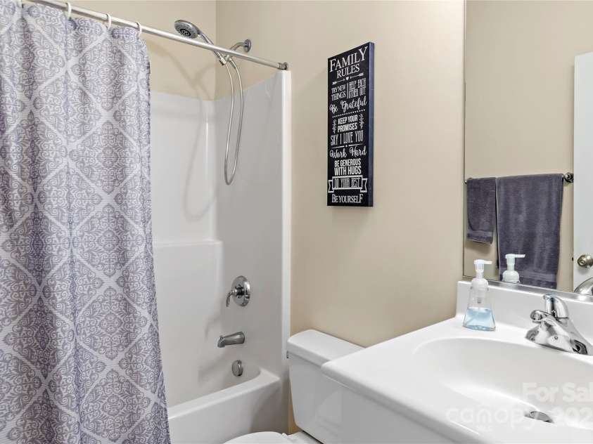 302 Pelican Lane, Clemmons, NC 27012.  MLS# CAR4240695, YatesRealty ID 4161. 