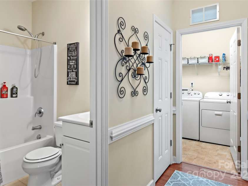 302 Pelican Lane, Clemmons, NC 27012.  MLS# CAR4240695, YatesRealty ID 4161. 