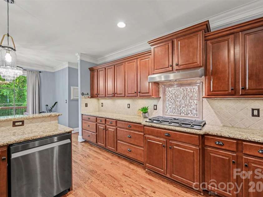470 Swift Creek Cove, Lake Wylie, SC 29710.  MLS# CAR4405807, YatesRealty ID 41611. Expansive Kitchen View