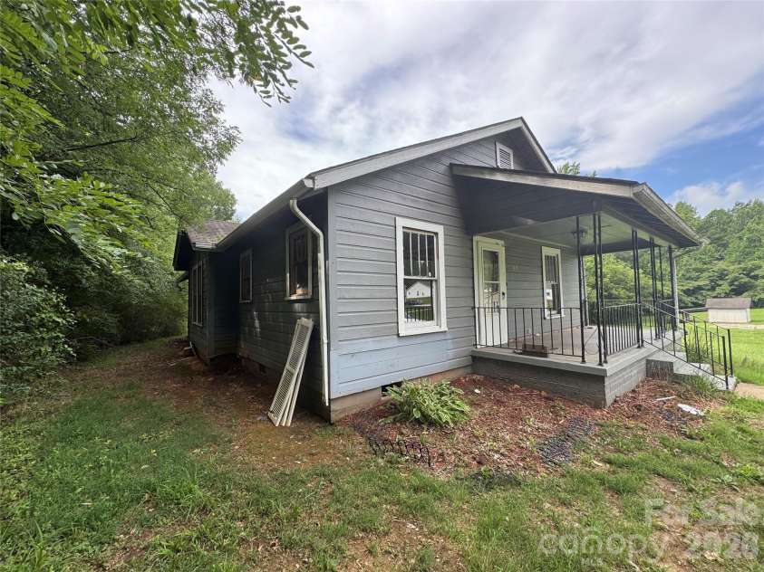 165 Stafford Drive, Salisbury, NC 28144.  MLS# CAR4409889, YatesRealty ID 41618. 