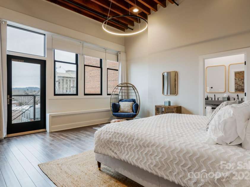 122 College Street, Asheville, NC 28801.  MLS# CAR4208358, YatesRealty ID 4162. 