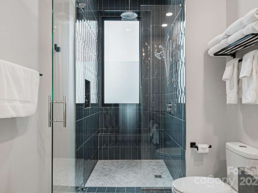 122 College Street, Asheville, NC 28801.  MLS# CAR4208358, YatesRealty ID 4162. 