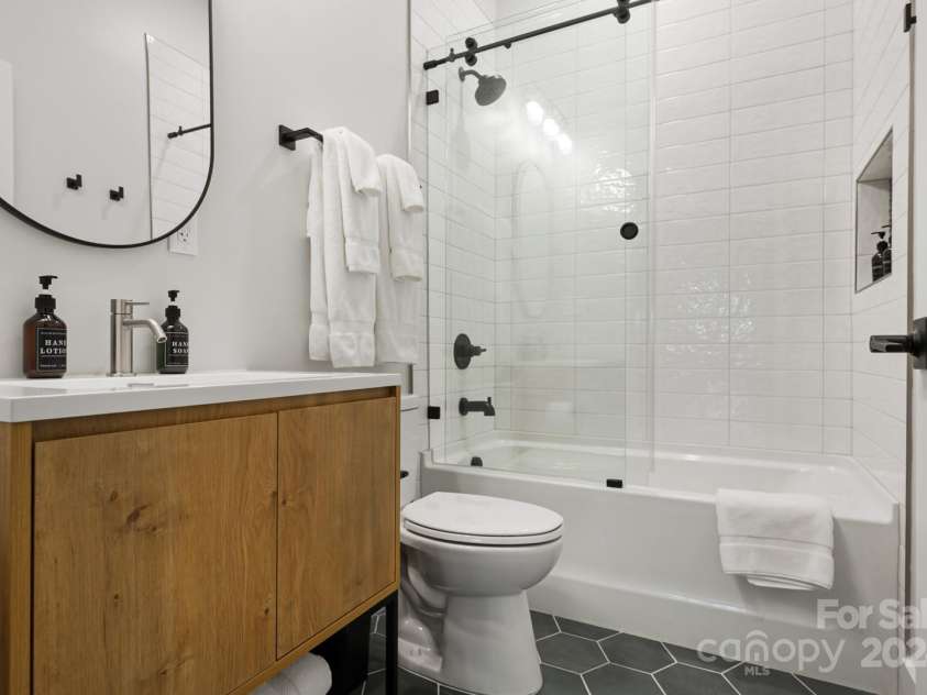 122 College Street, Asheville, NC 28801.  MLS# CAR4208358, YatesRealty ID 4162. 